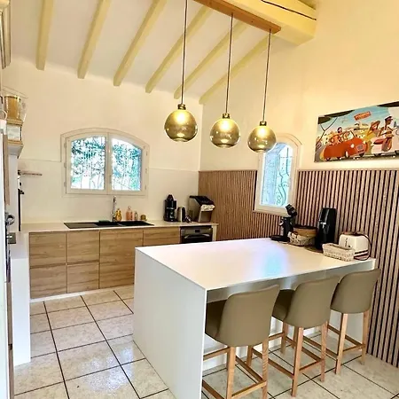 Provencale, Piscine, Jacuzzi & Parking