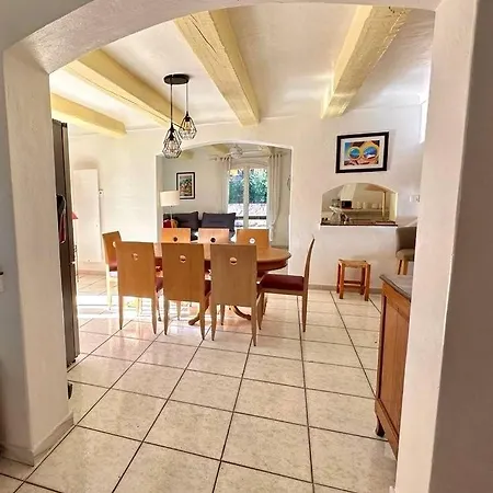 Provencale, Piscine, Jacuzzi & Parking Βίλα