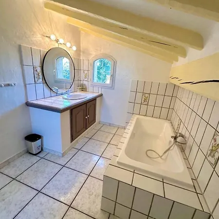 Provencale, Piscine, Jacuzzi & Parking * Roquebrune-sur Argens
