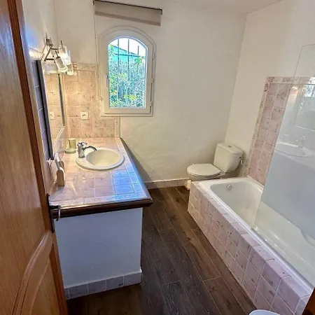 Βίλα Provencale, Piscine, Jacuzzi & Parking *
